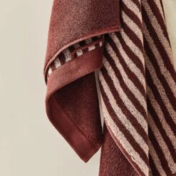 Serviette éponge-RAFAELA 7 Serviette éponge-RAFAELA -Intérieure Décoration Magasin 1463919 serviette eponge rafaela coloris bordeaux 50 x 100cm