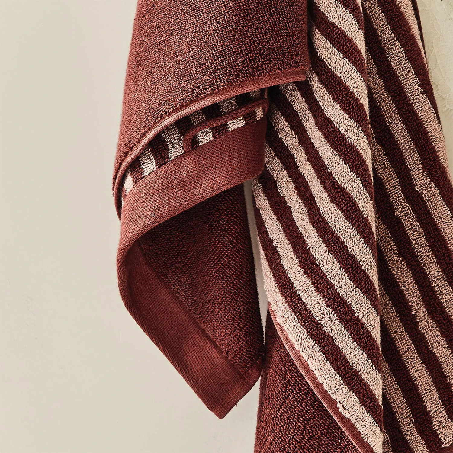 Serviette éponge-RAFAELA 5 Serviette éponge-RAFAELA – Image 3