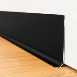 Plinthe Déco-UNI NOIR 2M